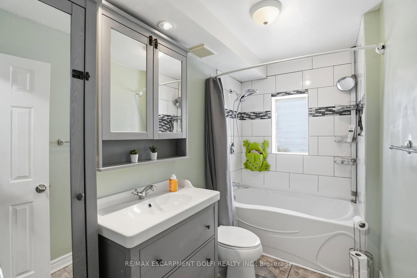 Detached House for sale at 172 Stinson Street, Hamilton, Ontario, L8N 1S9 - Stinson - MLS: X12978984