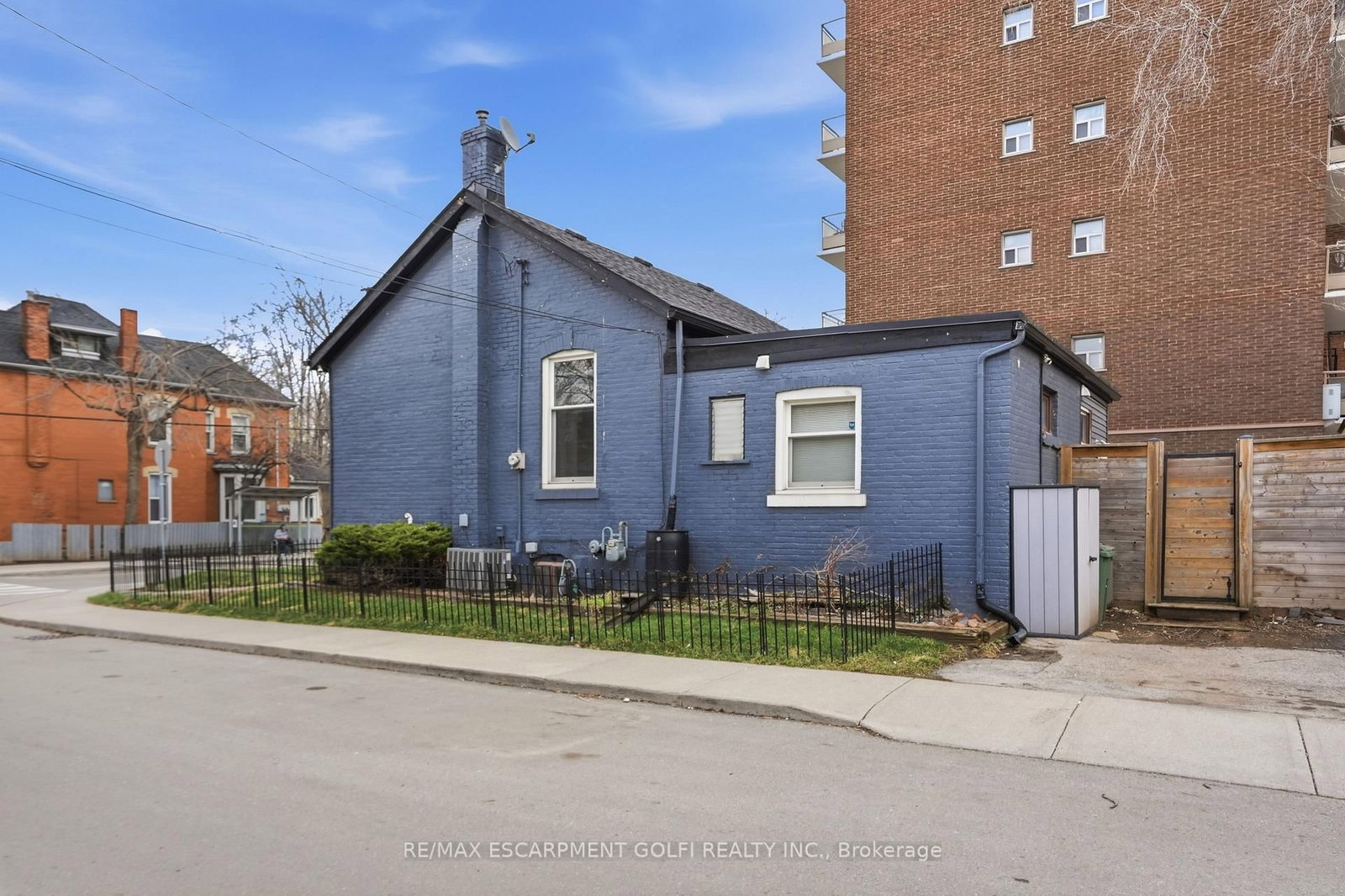 Detached House for sale at 172 Stinson Street, Hamilton, Ontario, L8N 1S9 - Stinson - MLS: X12978984