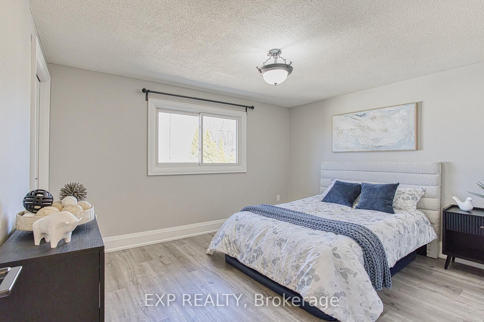 Detached House for sale at 4 Colgate Court, Hamilton, Ontario, L9C 6Z6 - Gilbert - MLS: X12978998