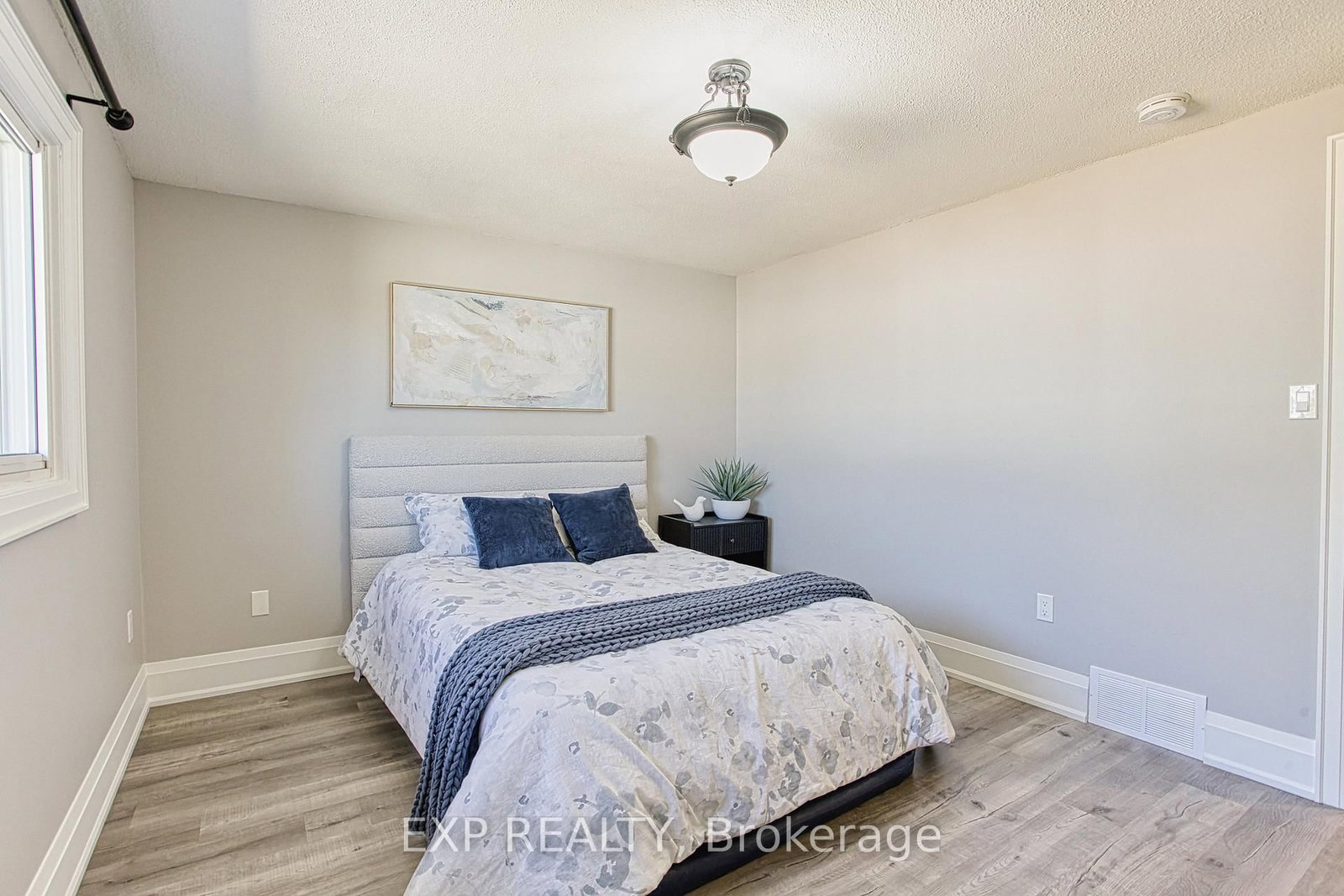 Detached House for sale at 4 Colgate Court, Hamilton, Ontario, L9C 6Z6 - Gilbert - MLS: X12978998