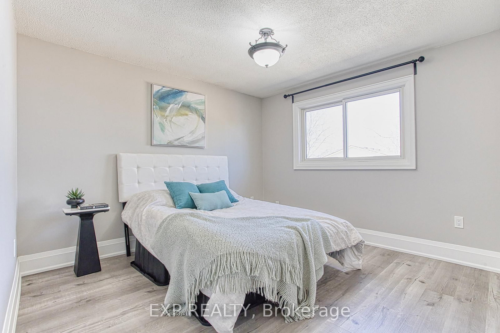 Detached House for sale at 4 Colgate Court, Hamilton, Ontario, L9C 6Z6 - Gilbert - MLS: X12978998