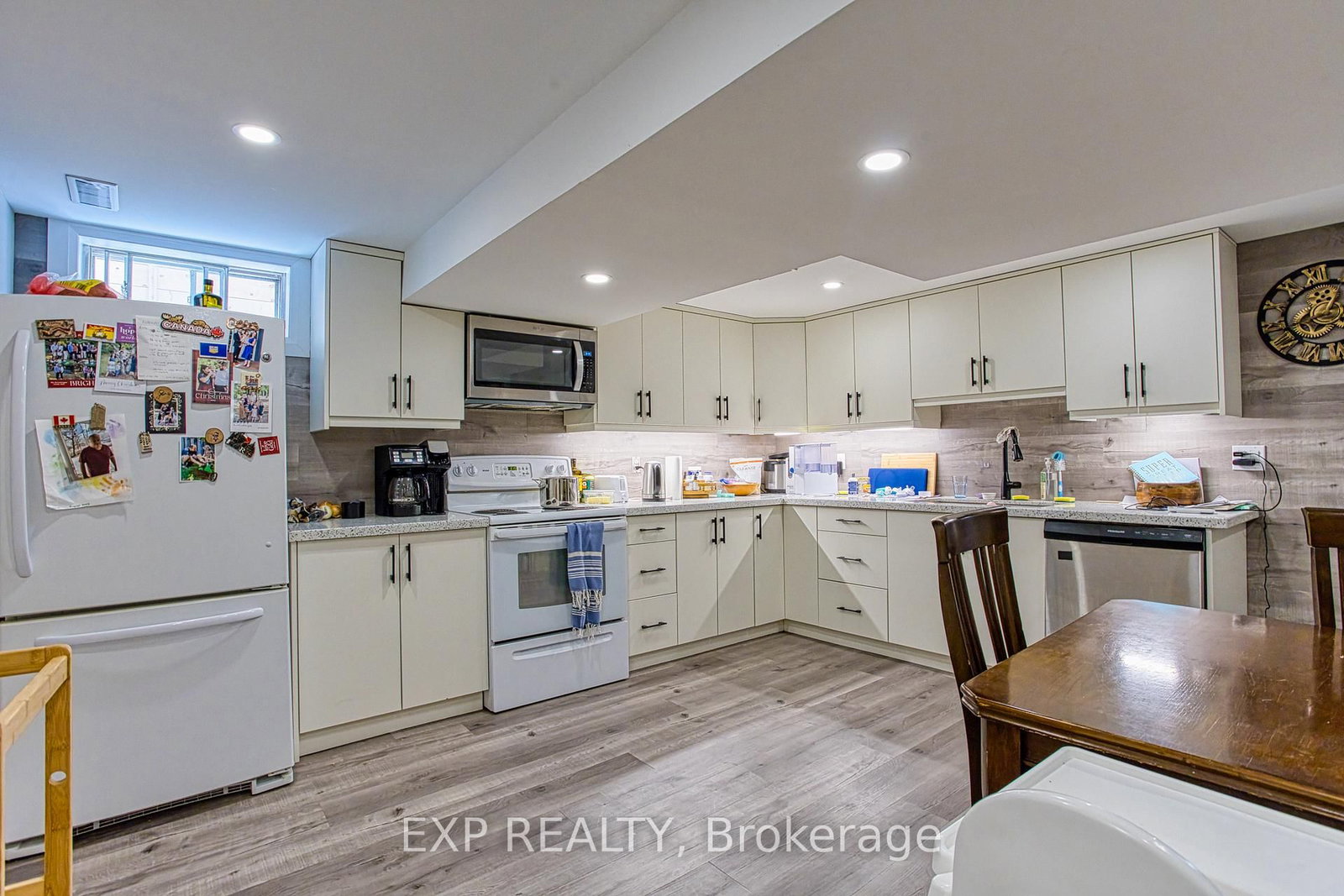 Detached House for sale at 4 Colgate Court, Hamilton, Ontario, L9C 6Z6 - Gilbert - MLS: X12978998