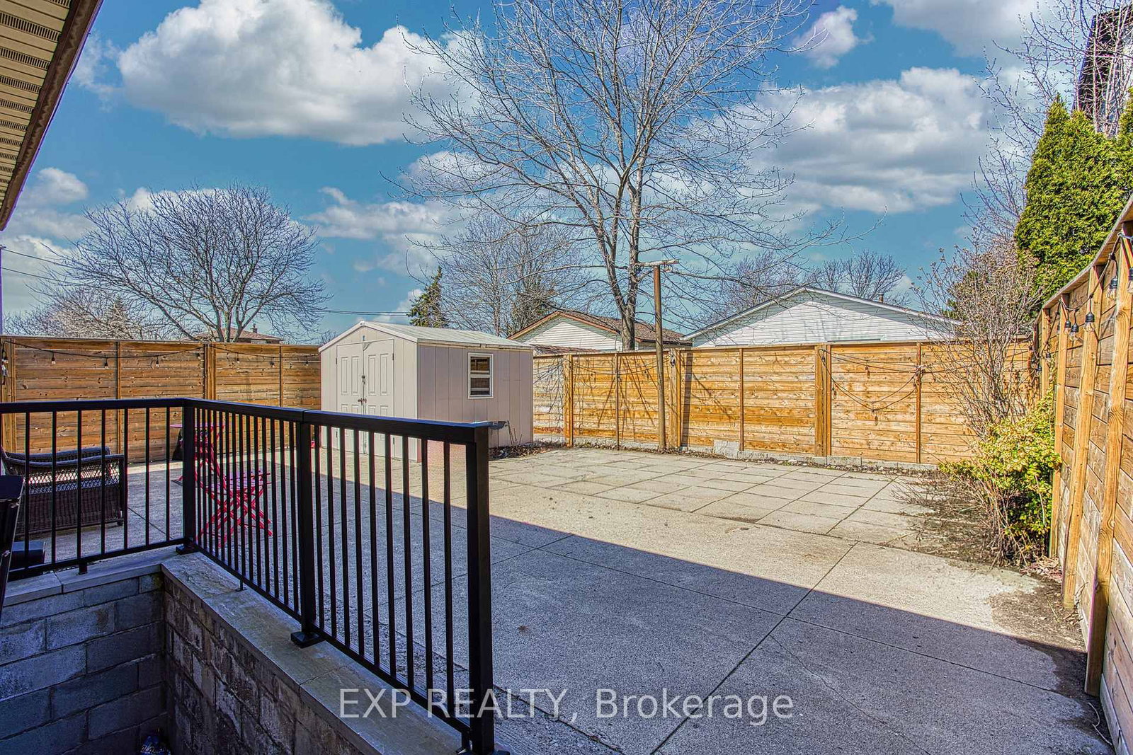 Detached House for sale at 4 Colgate Court, Hamilton, Ontario, L9C 6Z6 - Gilbert - MLS: X12978998