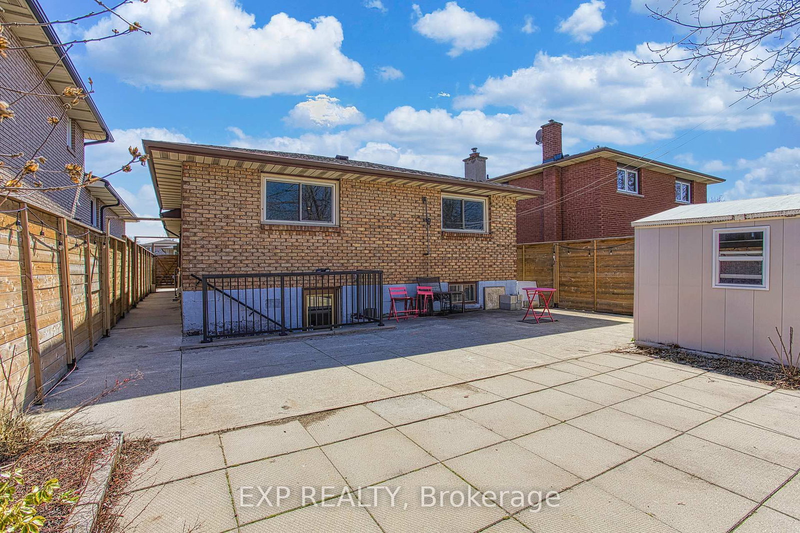 Detached House for sale at 4 Colgate Court, Hamilton, Ontario, L9C 6Z6 - Gilbert - MLS: X12978998