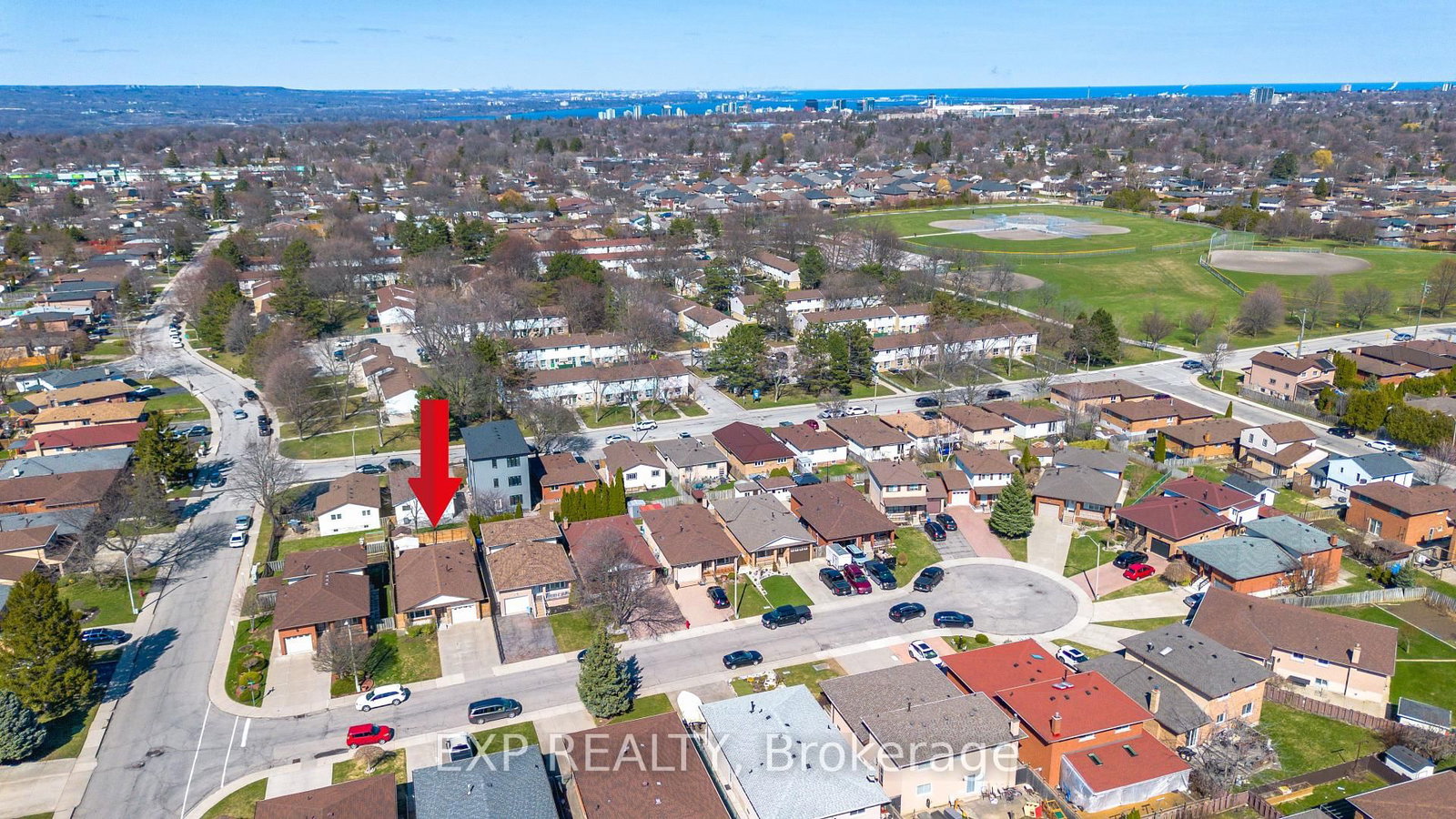 Detached House for sale at 4 Colgate Court, Hamilton, Ontario, L9C 6Z6 - Gilbert - MLS: X12978998