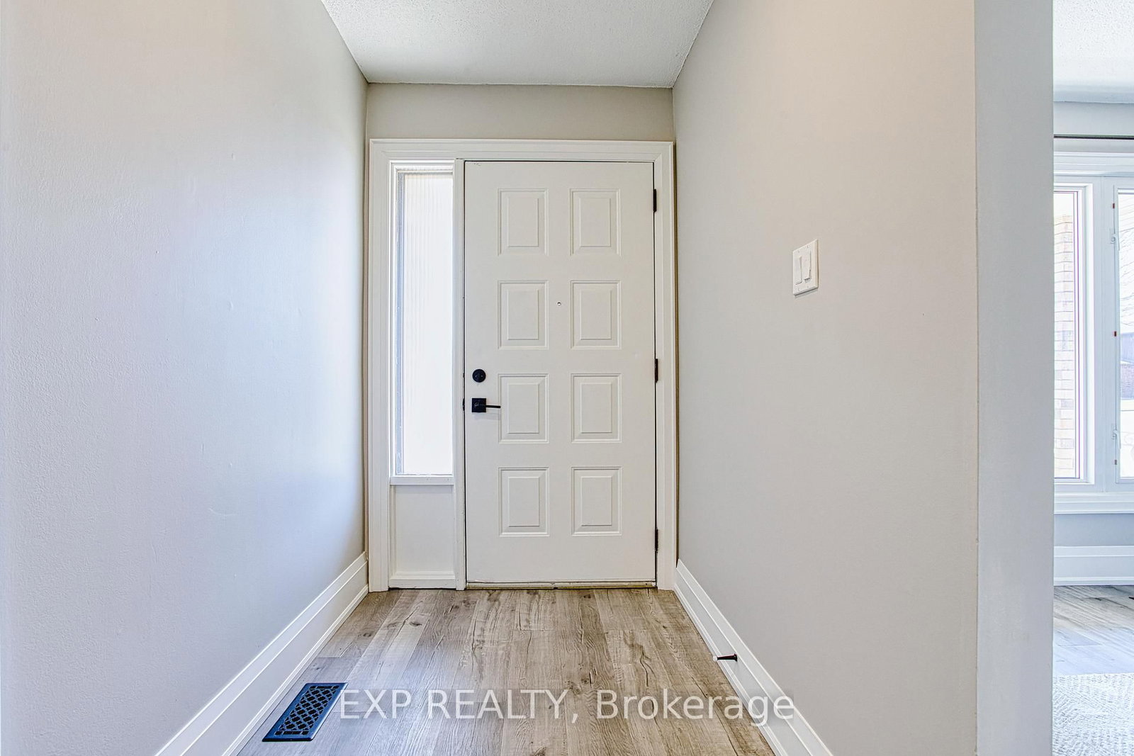 Detached House for sale at 4 Colgate Court, Hamilton, Ontario, L9C 6Z6 - Gilbert - MLS: X12978998