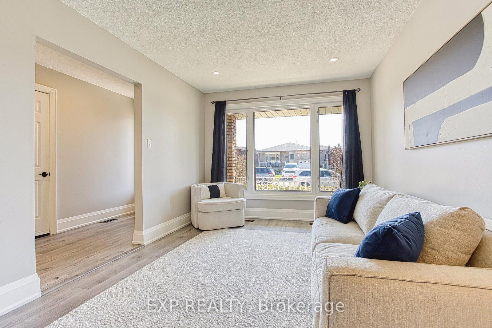 Detached House for sale at 4 Colgate Court, Hamilton, Ontario, L9C 6Z6 - Gilbert - MLS: X12978998