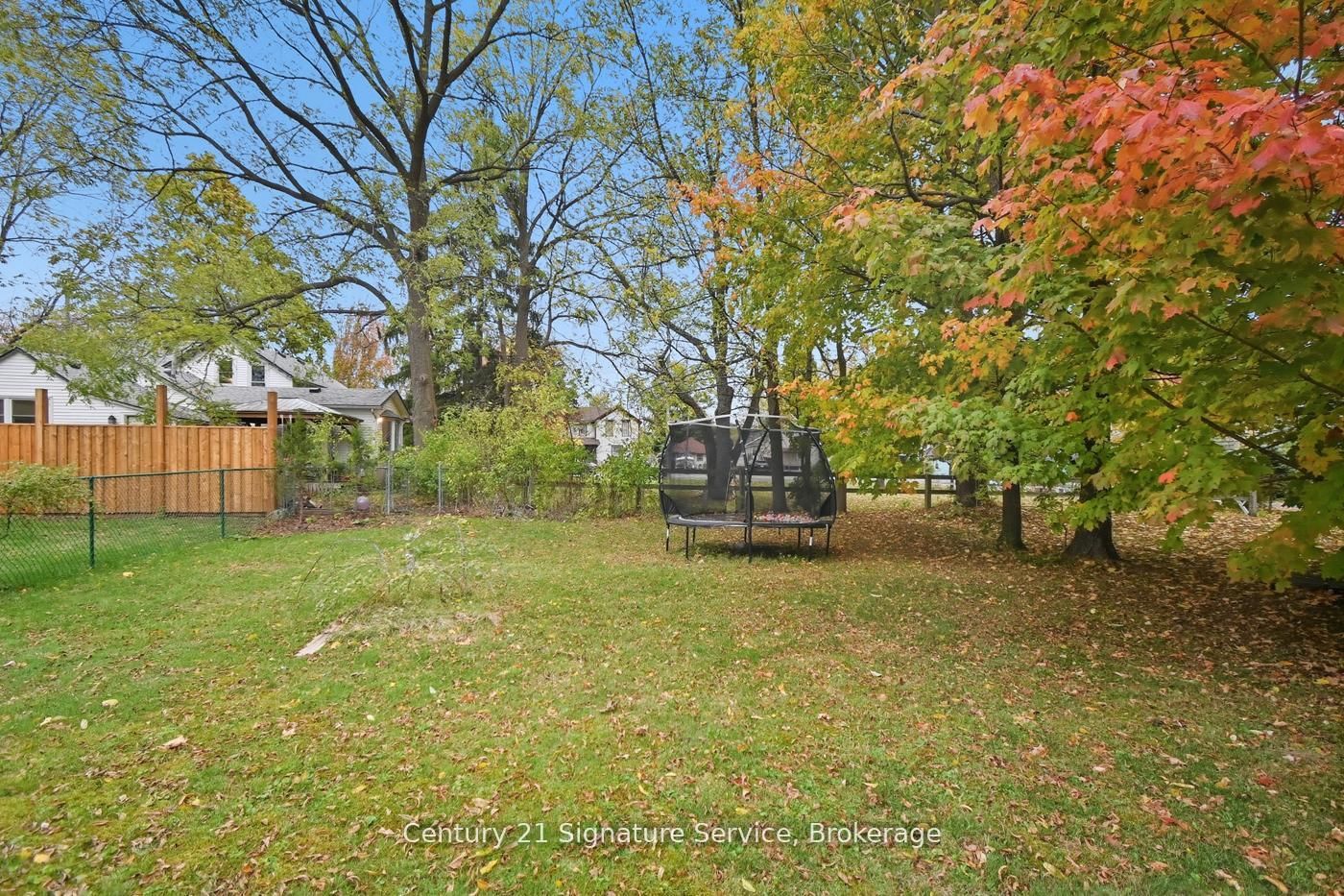 Detached House for sale at 3653 Dominion Road, Fort Erie, Ontario, L0S 1N0 - Ridgeway - MLS: X12979016