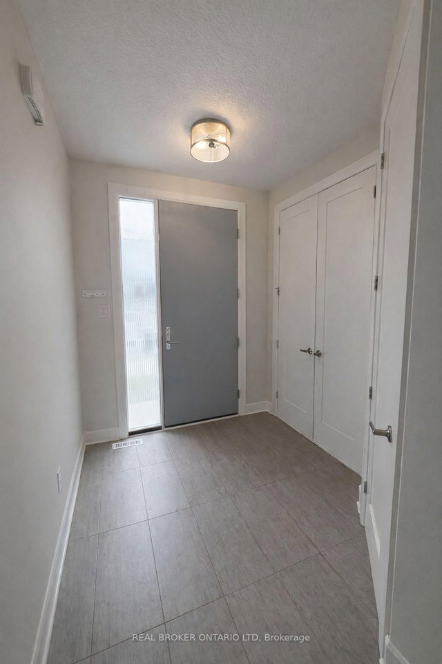 32 - 499 Sophia Crescent