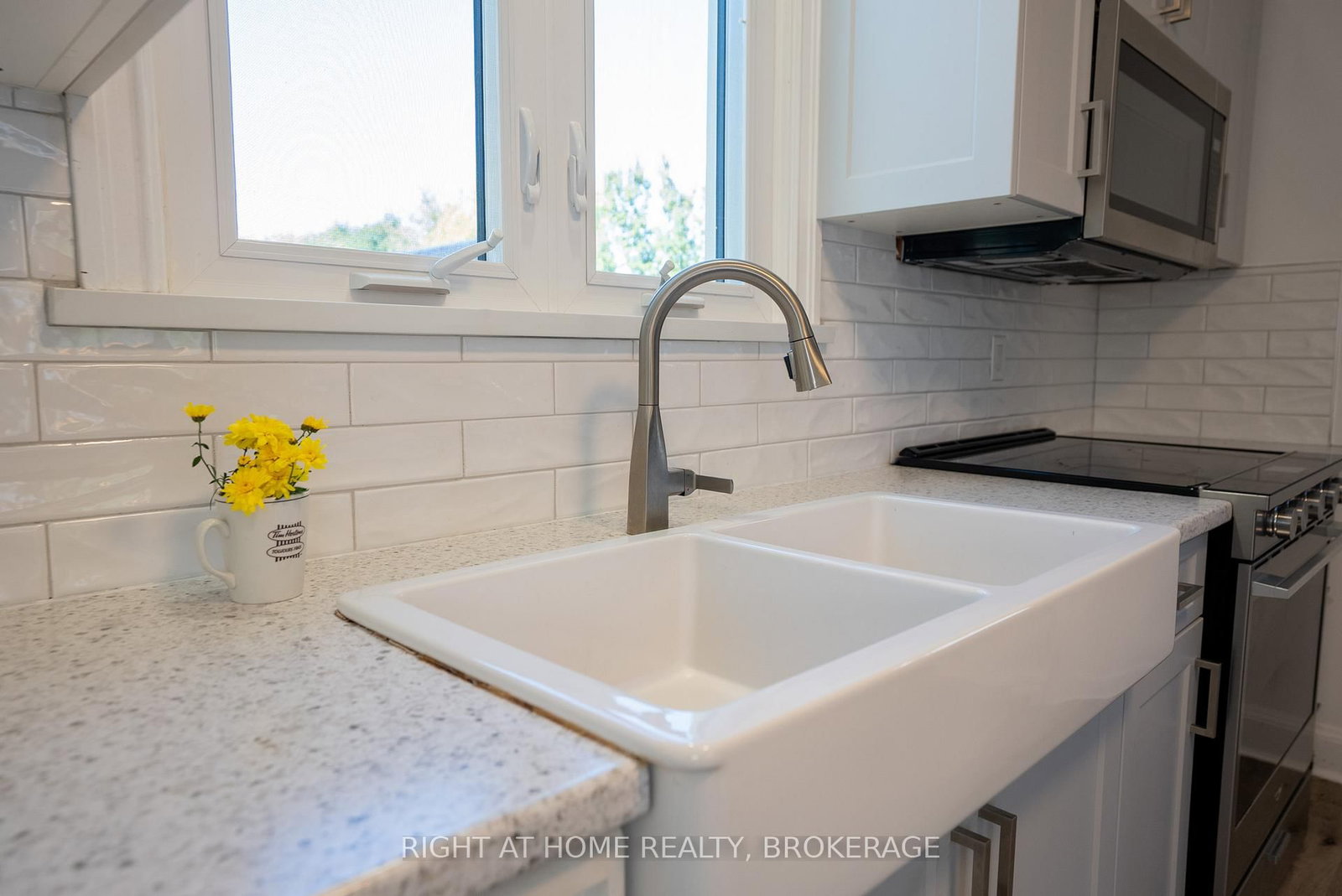 Detached House for sale at 57 Edgar Street, Welland, Ontario, L3C 1S6 - Prince Charles - MLS: X12979180