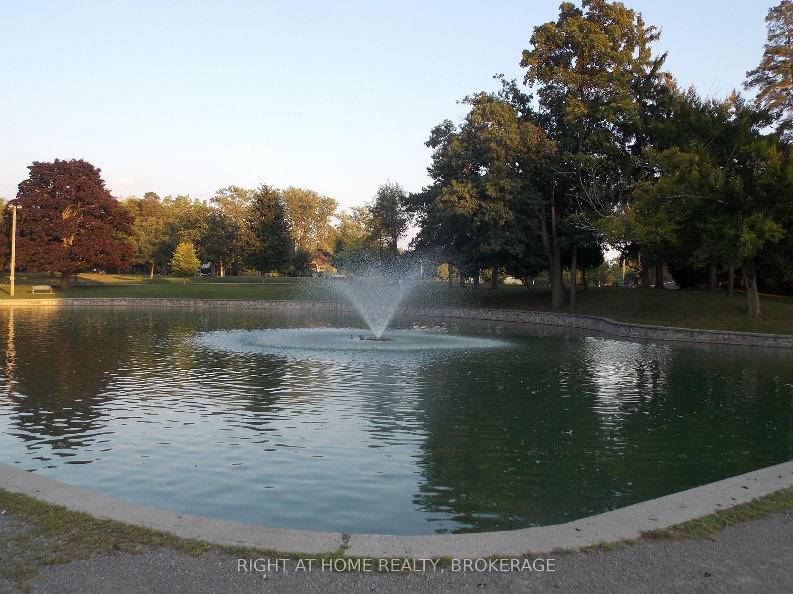 Detached House for sale at 57 Edgar Street, Welland, Ontario, L3C 1S6 - Prince Charles - MLS: X12979180