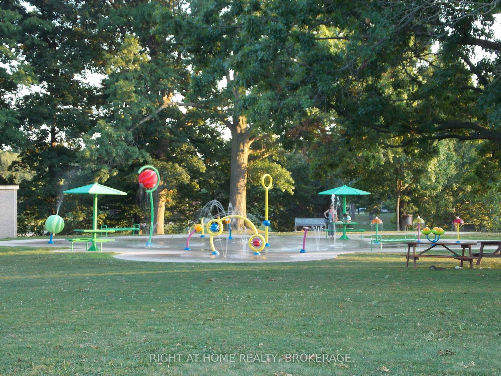 Detached House for sale at 57 Edgar Street, Welland, Ontario, L3C 1S6 - Prince Charles - MLS: X12979180