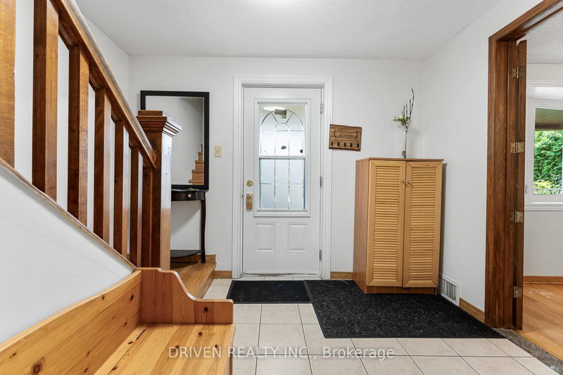 876 Pinecrest Rd, Ottawa, K2B 6B2 | Image 2