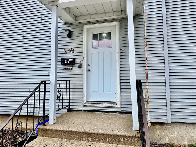 252 Robinson St, Norfolk, N3Y 1X5 | Image 2