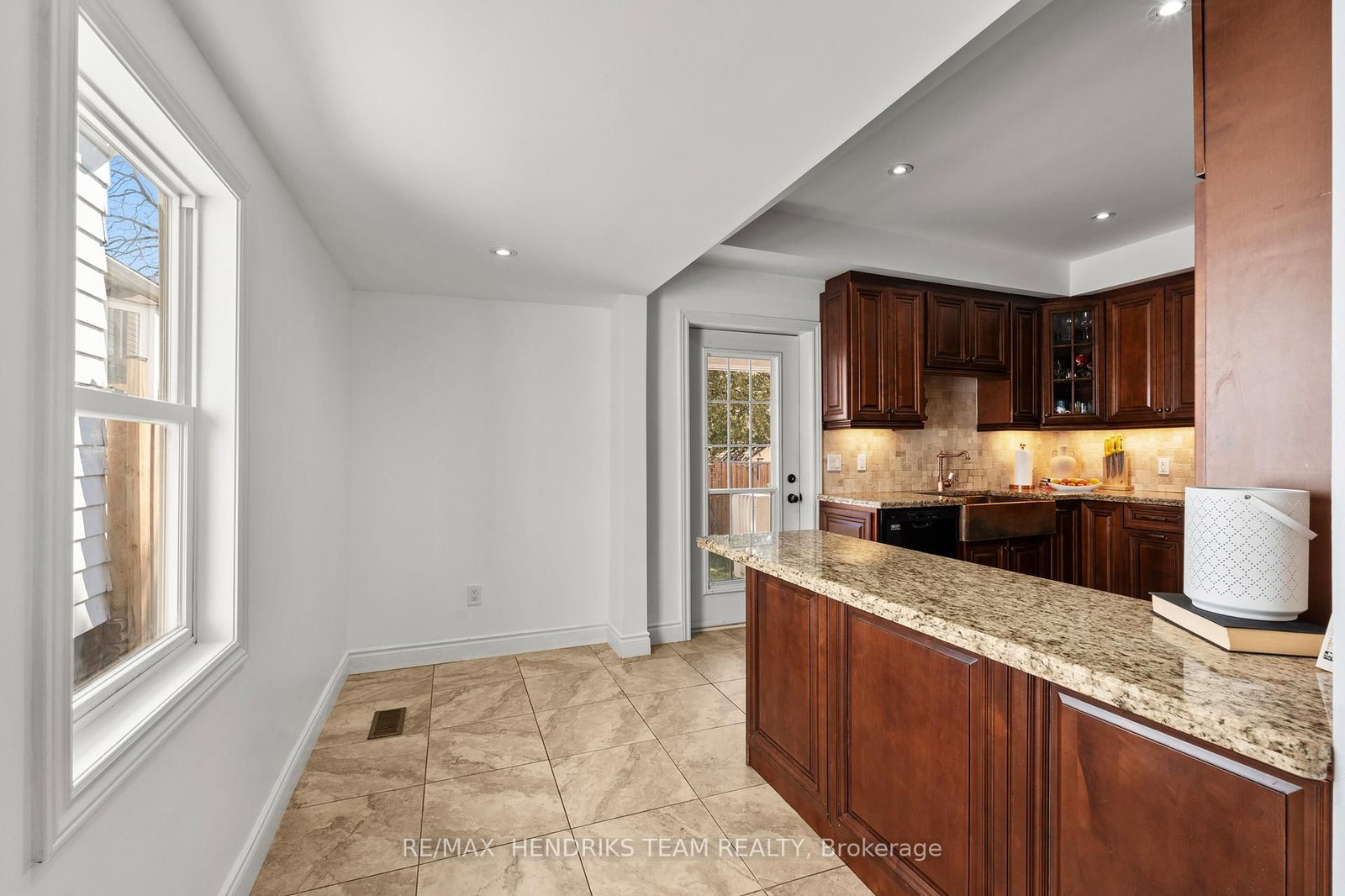 Detached House for sale at 192 Wood Street, Hamilton, Ontario, L8L 3Z1 - North End - MLS: X12979332