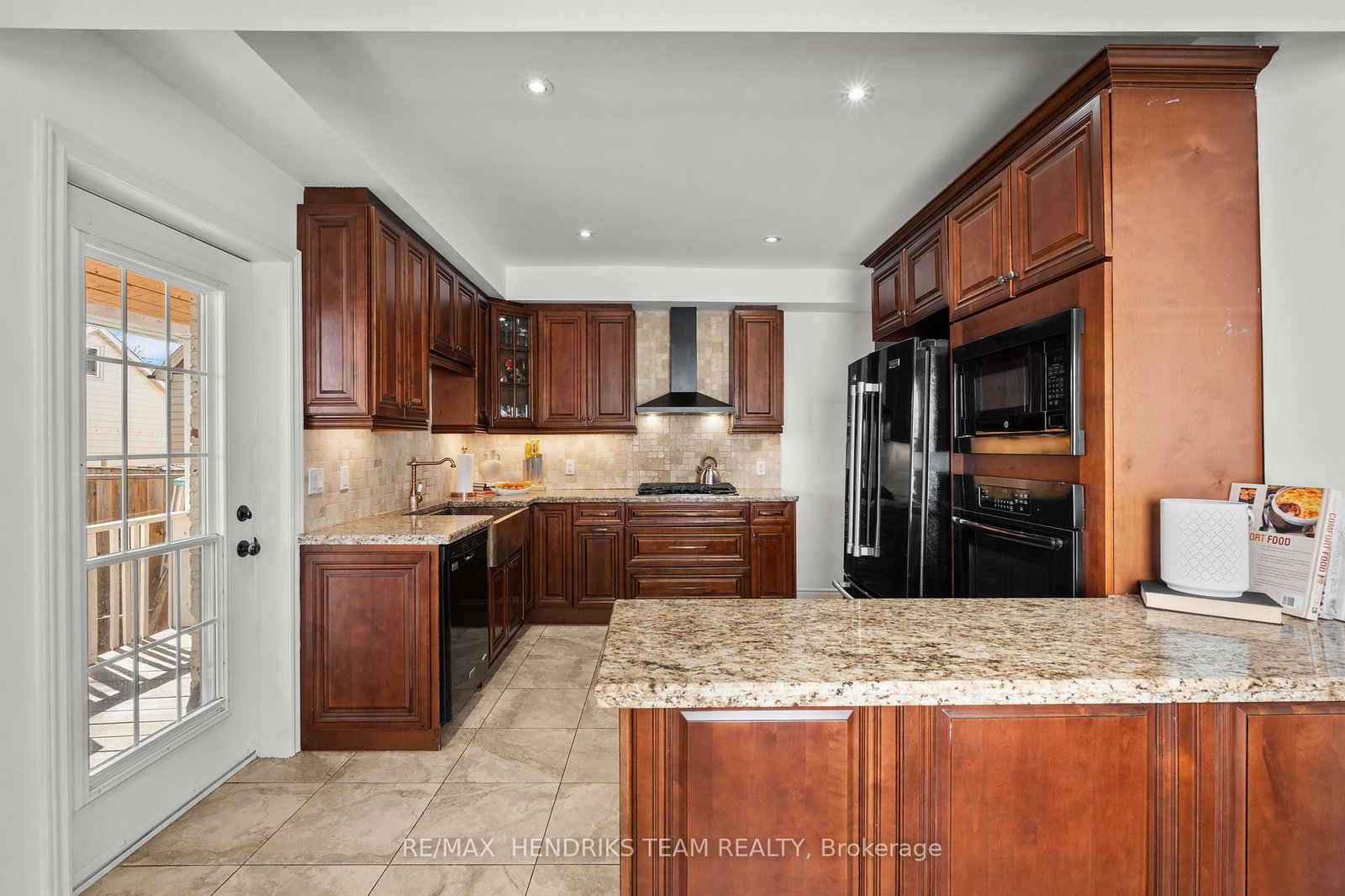 Detached House for sale at 192 Wood Street, Hamilton, Ontario, L8L 3Z1 - North End - MLS: X12979332