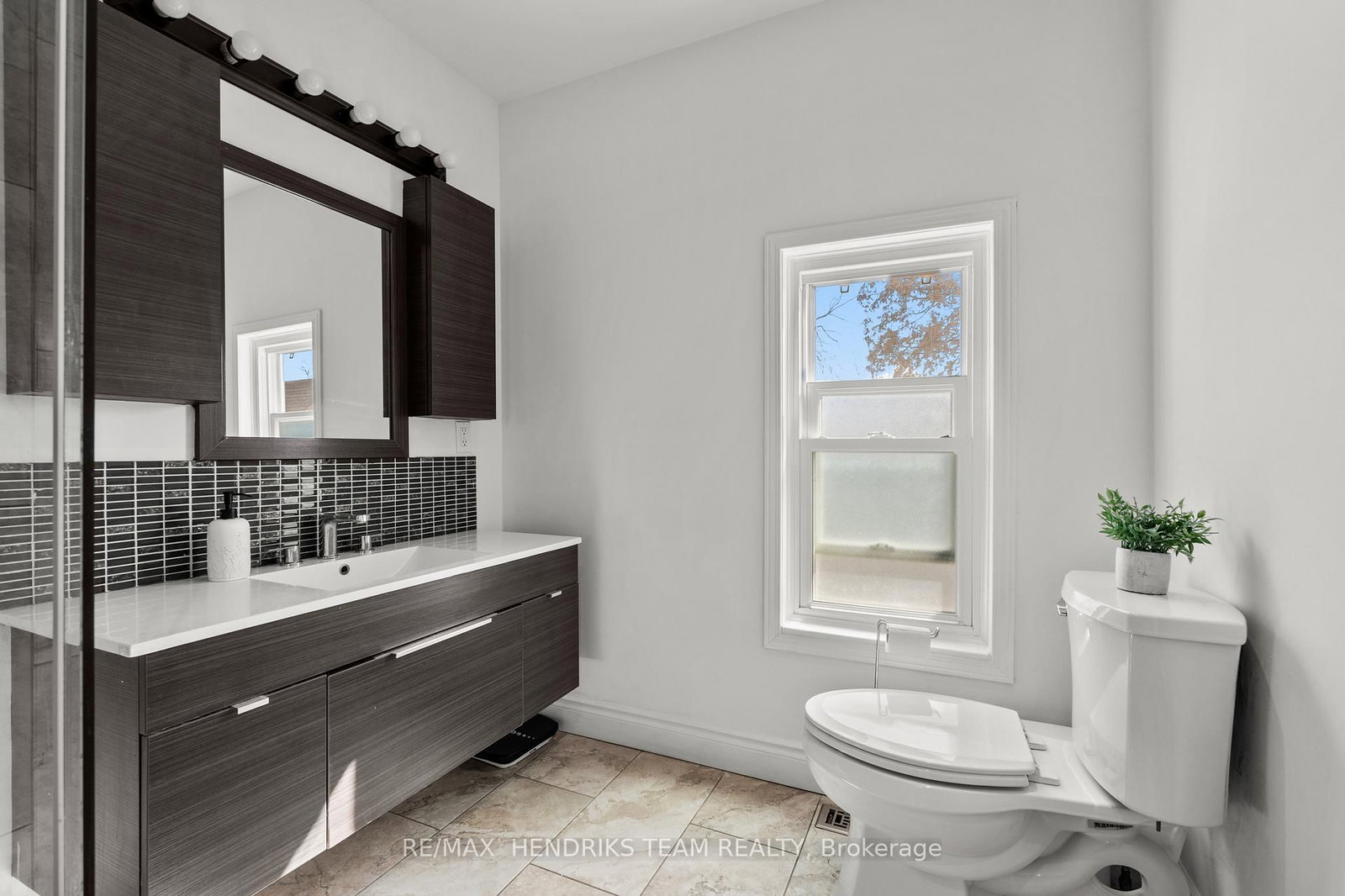 Detached House for sale at 192 Wood Street, Hamilton, Ontario, L8L 3Z1 - North End - MLS: X12979332