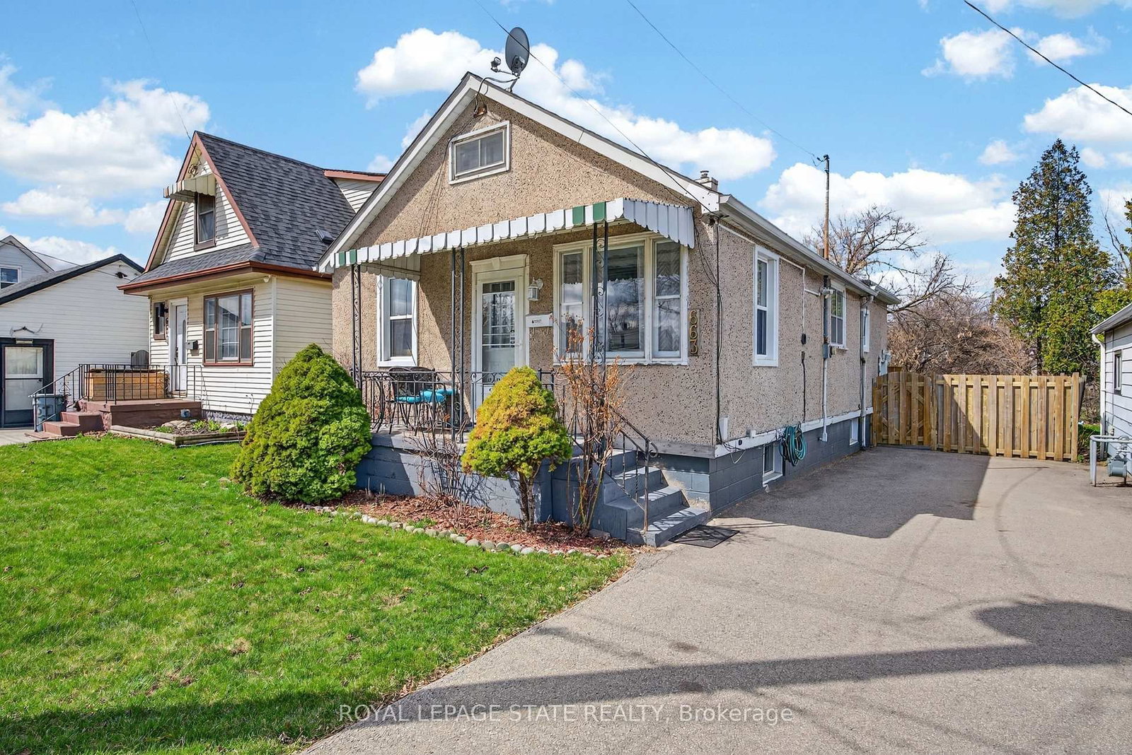 Listing photo 2