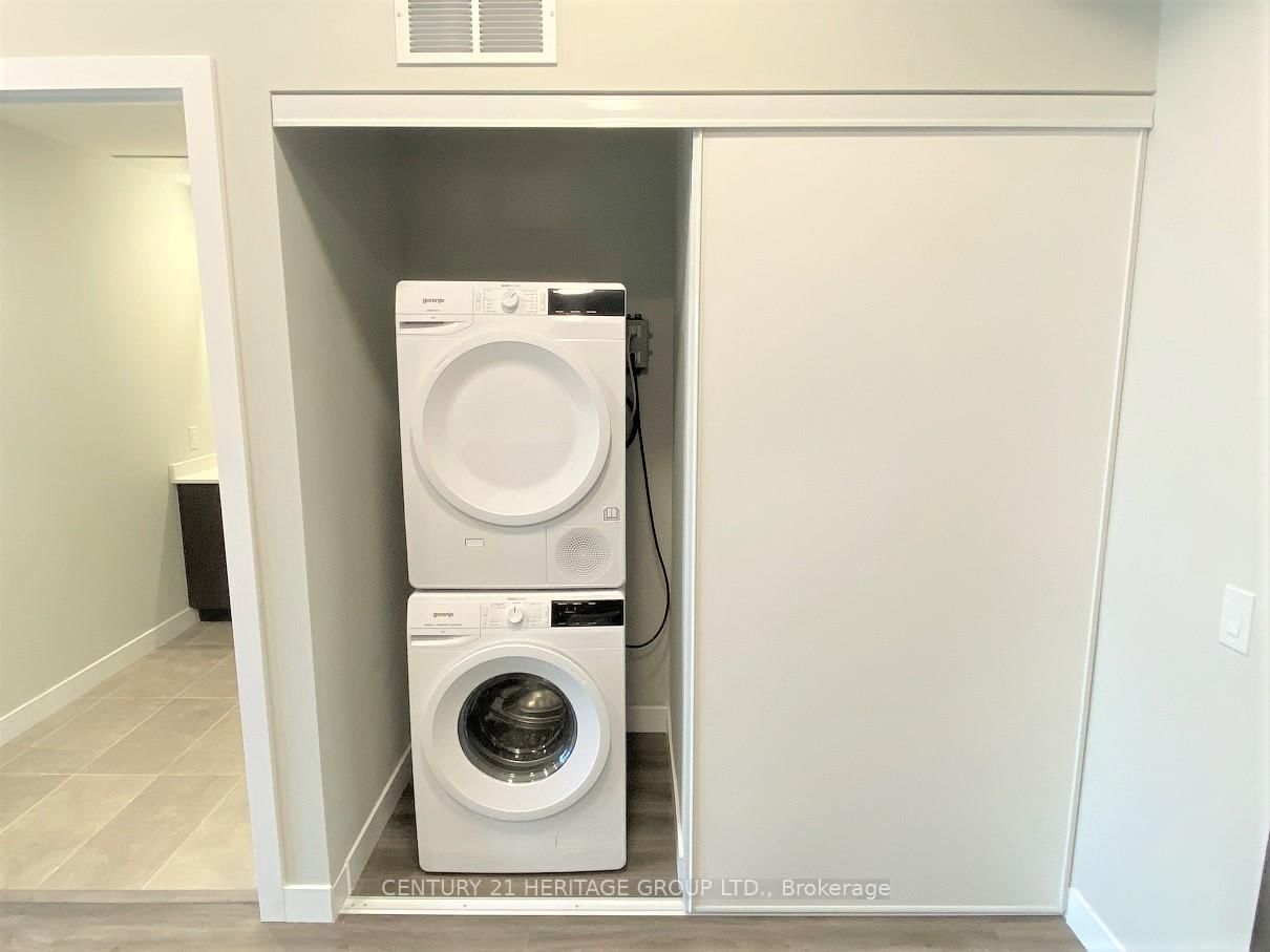 15 Queen Street S, Unit 1513 - Photo 16