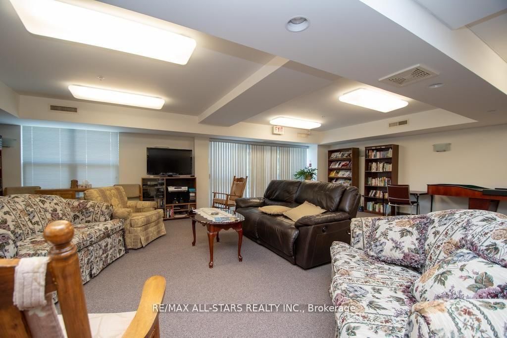8 Huron Street, Unit 106 - Photo 32