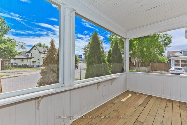 4743 Ryerson Crescent