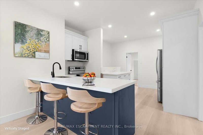 215 Ray St N, Hamilton, L8R 2Y3 | Image 3