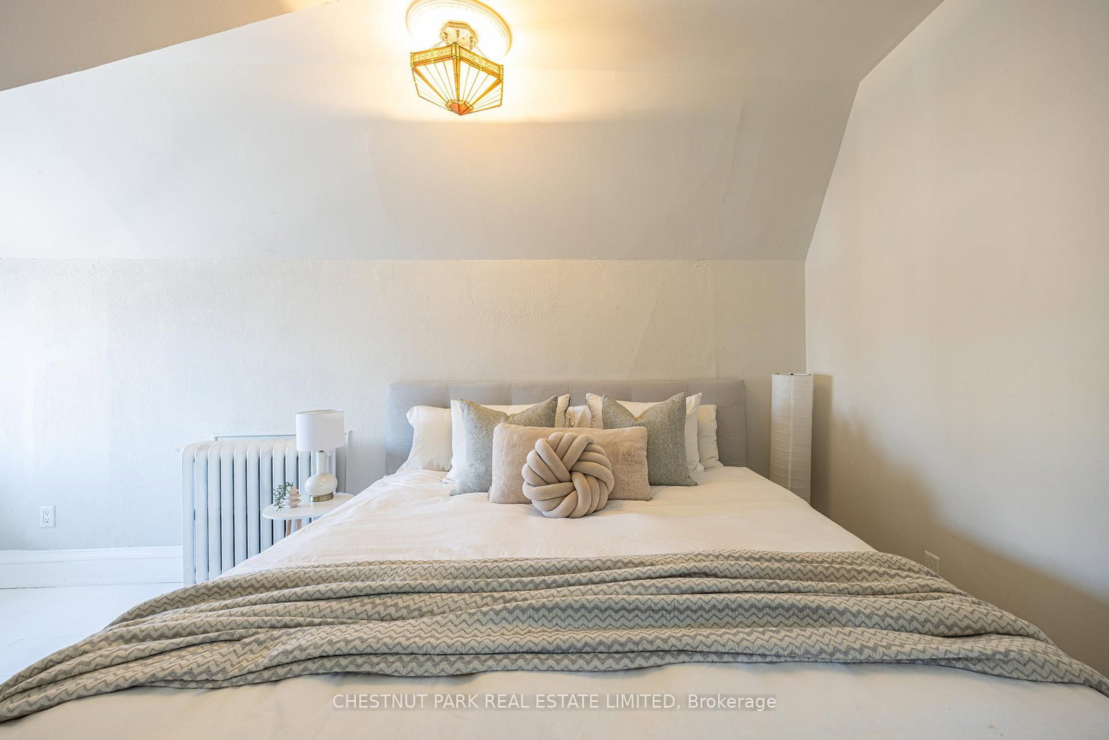 177 Charlton Avenue W - Photo 16