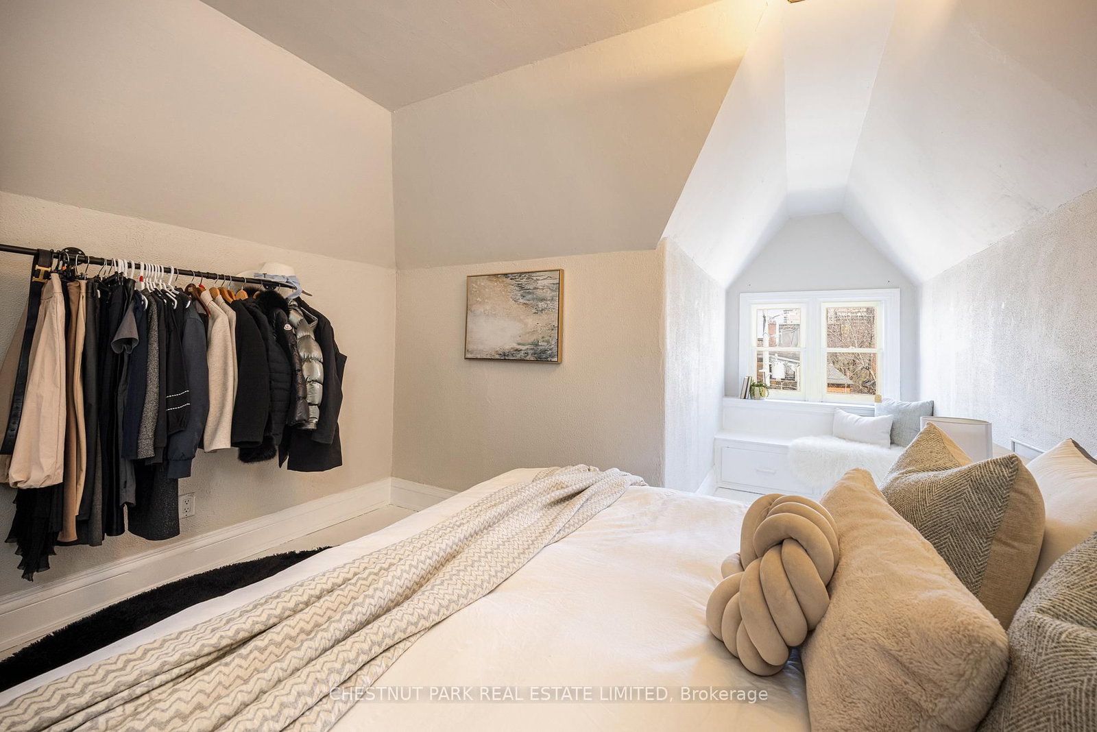 177 Charlton Avenue W - Photo 17