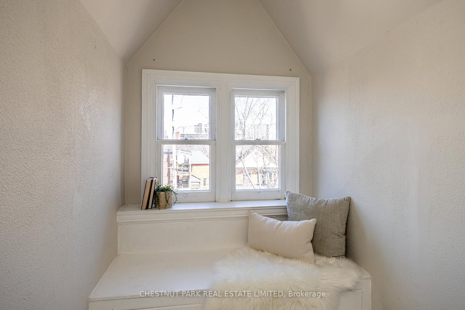 177 Charlton Avenue W - Photo 18