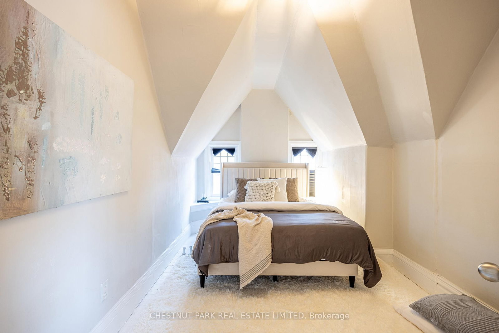 177 Charlton Avenue W - Photo 19