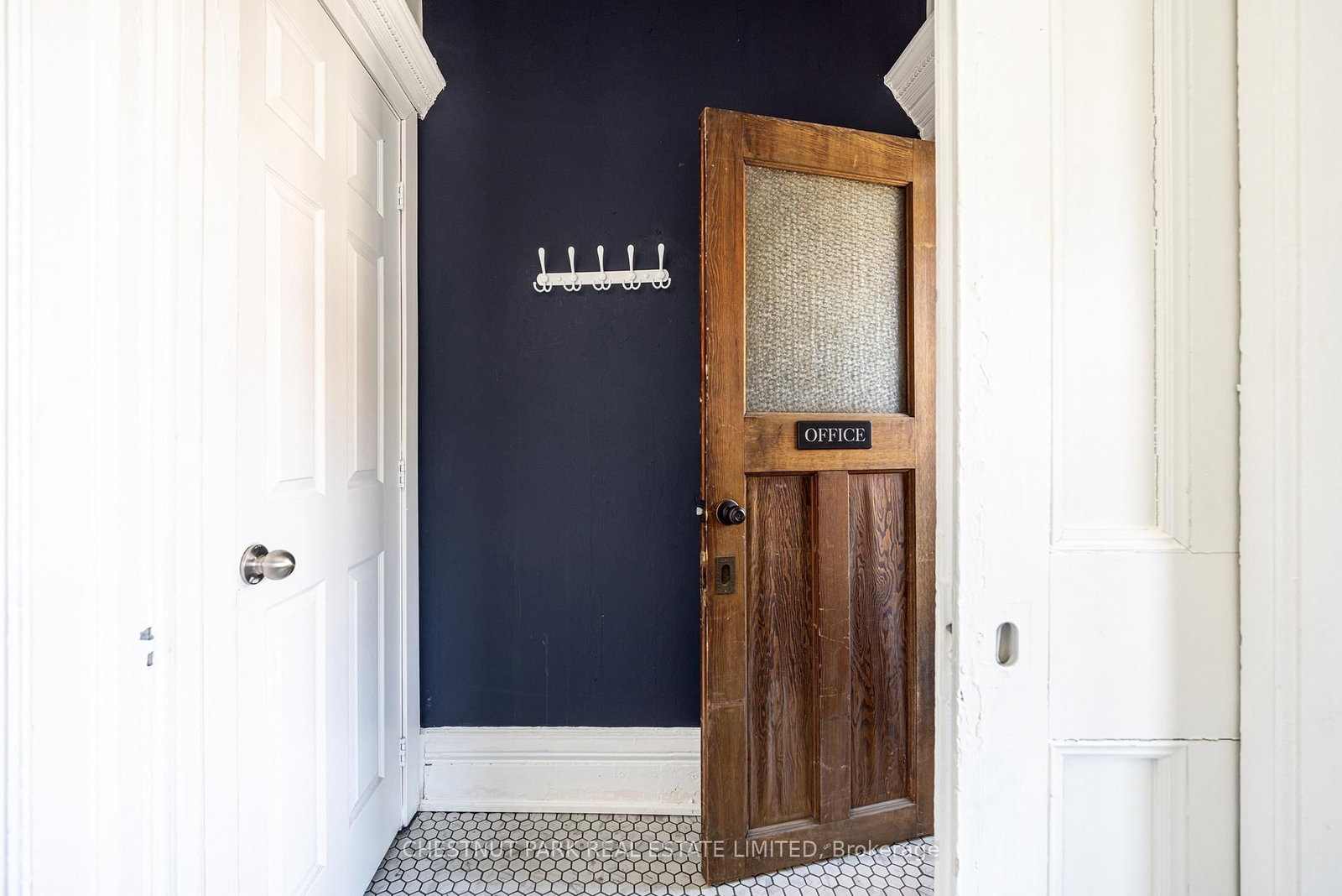 177 Charlton Avenue W - Photo 23