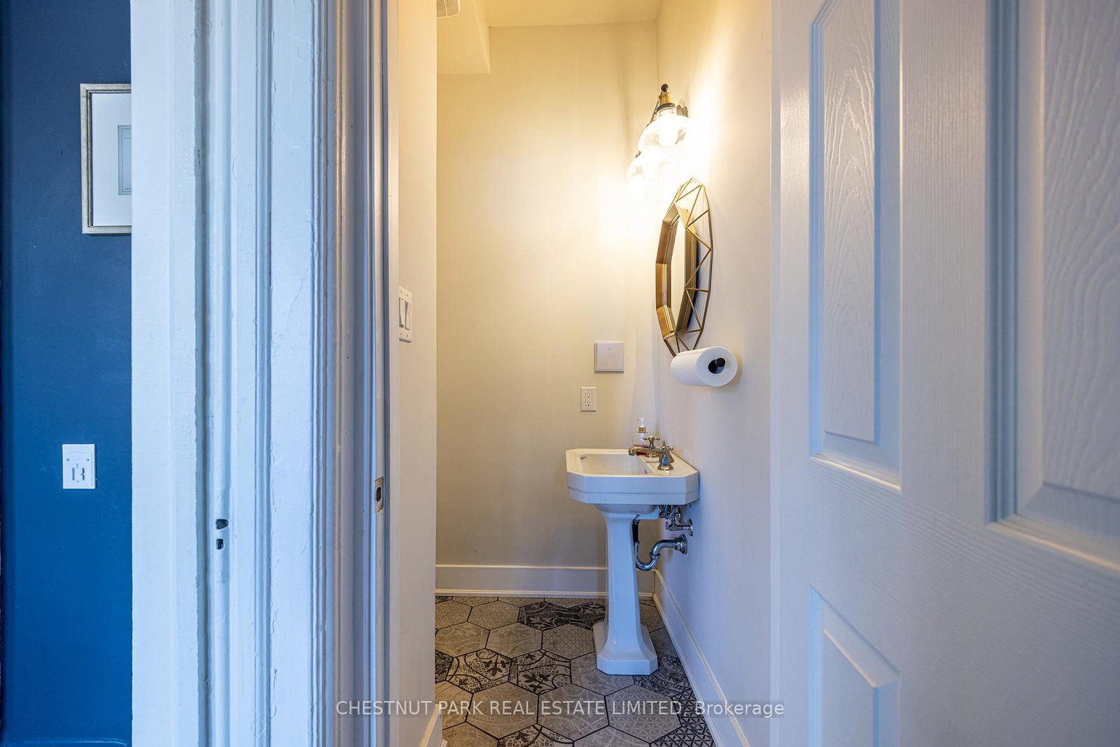 177 Charlton Avenue W - Photo 27