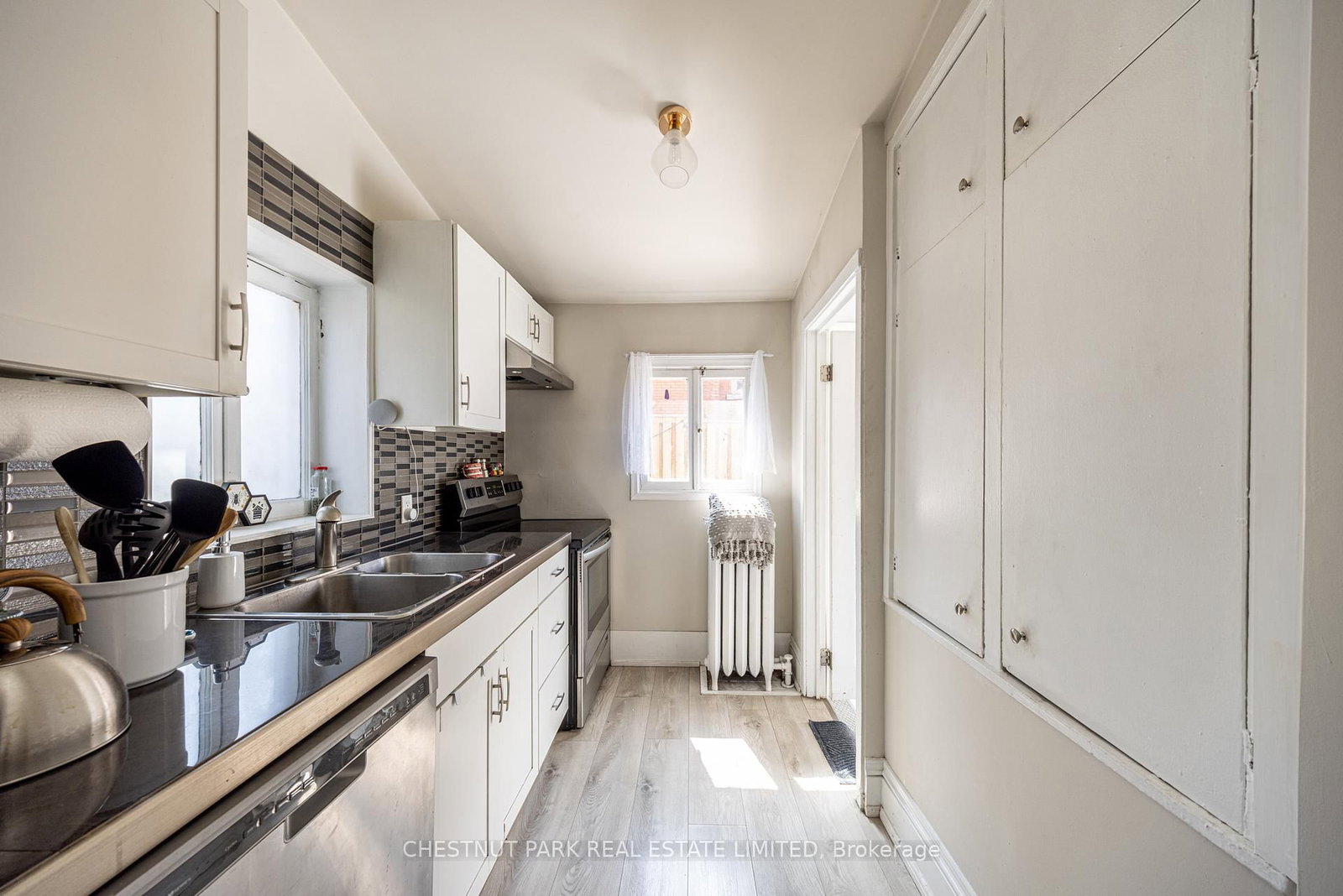 177 Charlton Avenue W - Photo 32