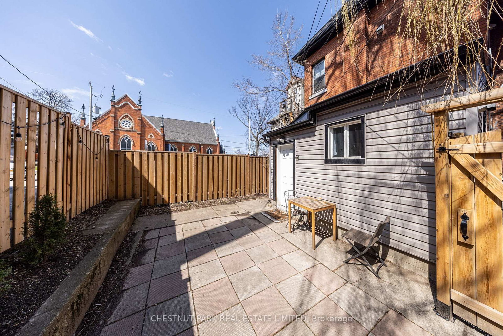 177 Charlton Avenue W - Photo 33