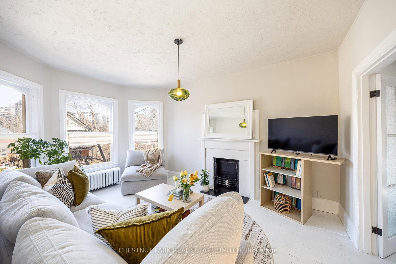 177 Charlton Avenue W - Photo 4