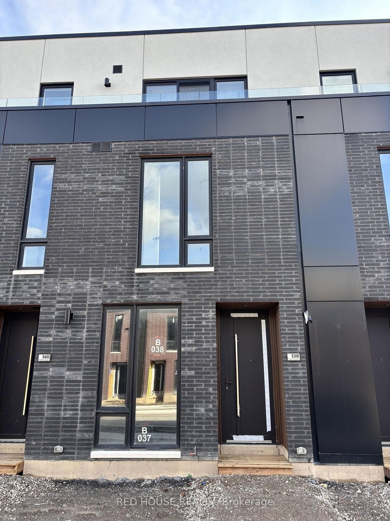 home for lease on 138 Everett Common