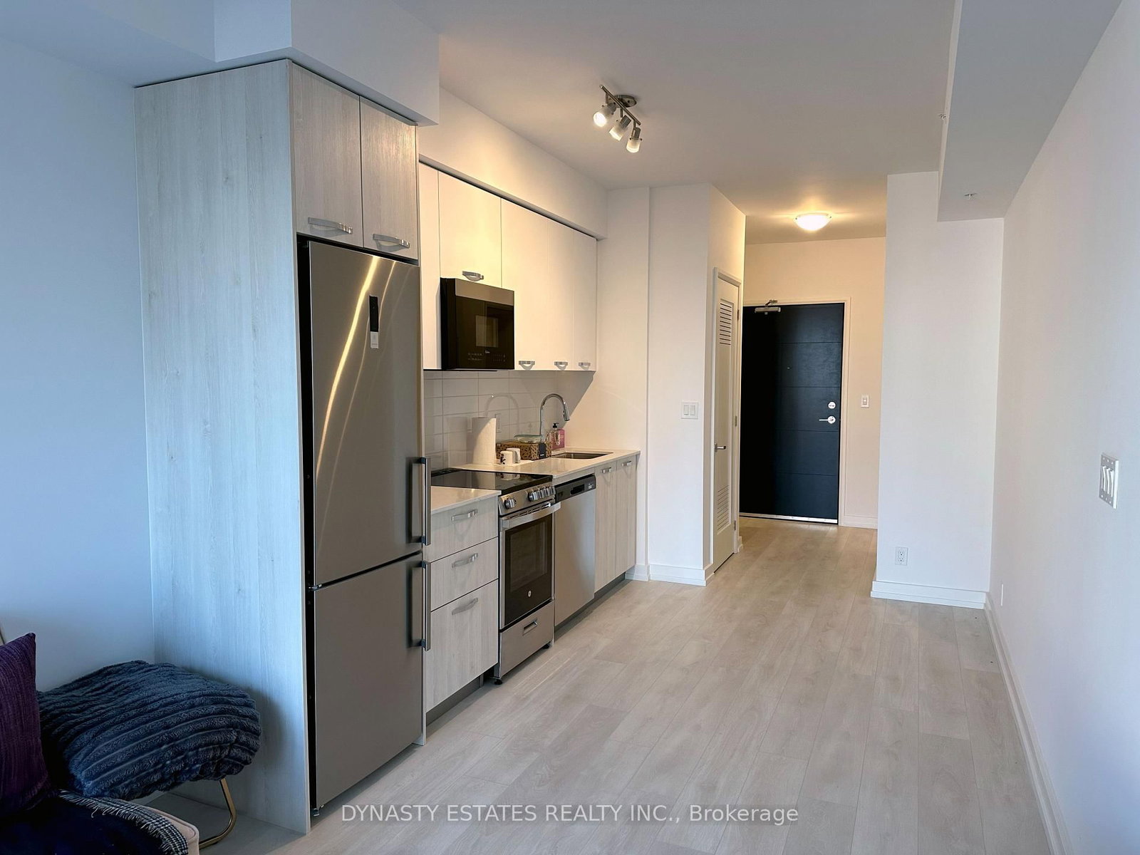 75 James Street S, Unit 808 - Photo 10