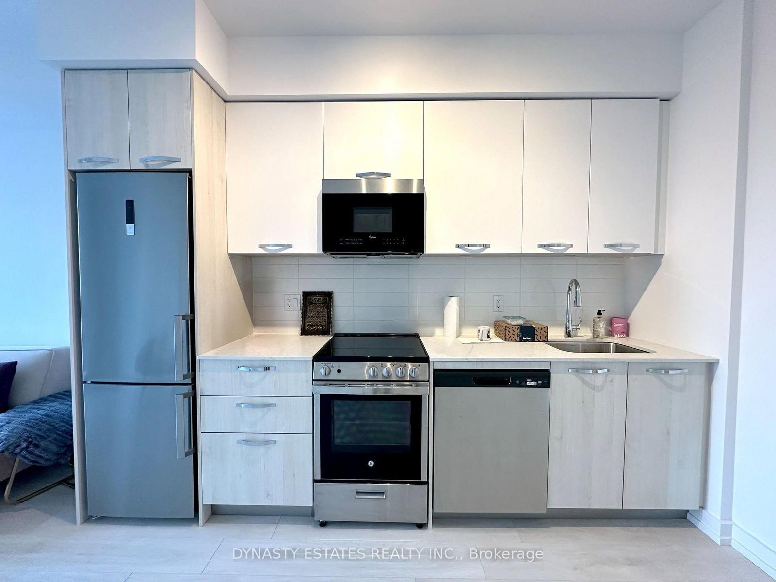 75 James Street S, Unit 808 - Photo 6