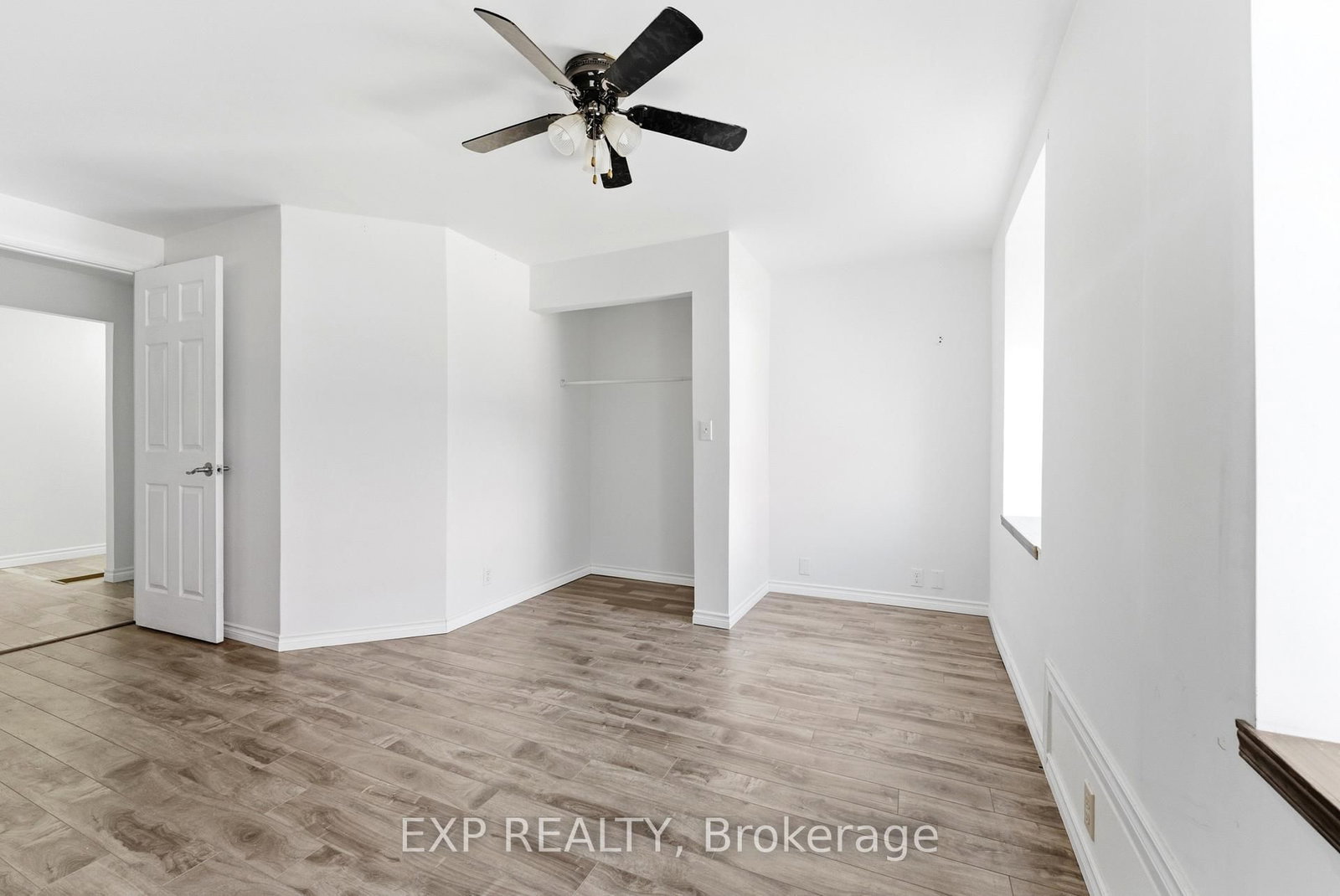 12 Dundas Street E - Photo 33