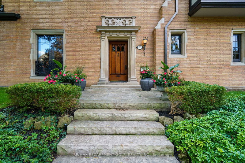 125 Aberdeen Ave, Hamilton, L8P 2P3 | Image 2