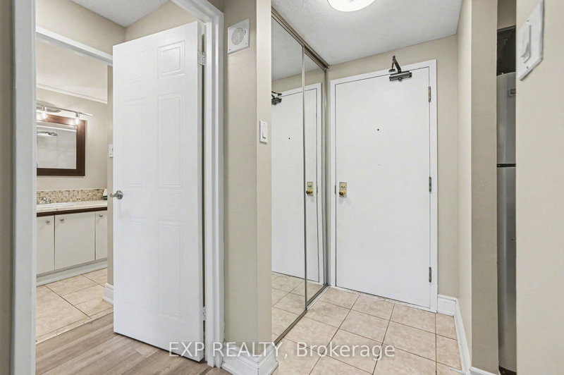 404 - 80 Sandcastle Dr, Ottawa, K2H 9E7 | Image 2