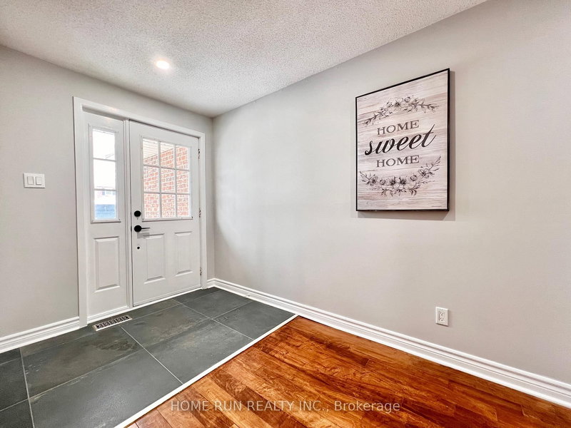 184 Pinetrail Cres, Ottawa, K2G 5B8 | Image 2