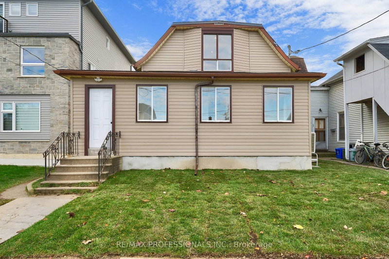Apartment B - 27 Oakdale Avenue