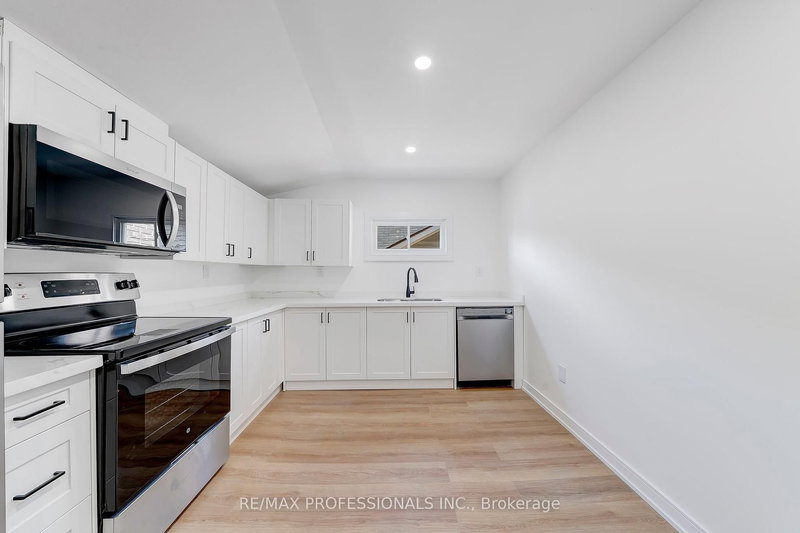 Apartment B - 27 Oakdale Ave, St. Catharines, L2P 2B8 | Image 3