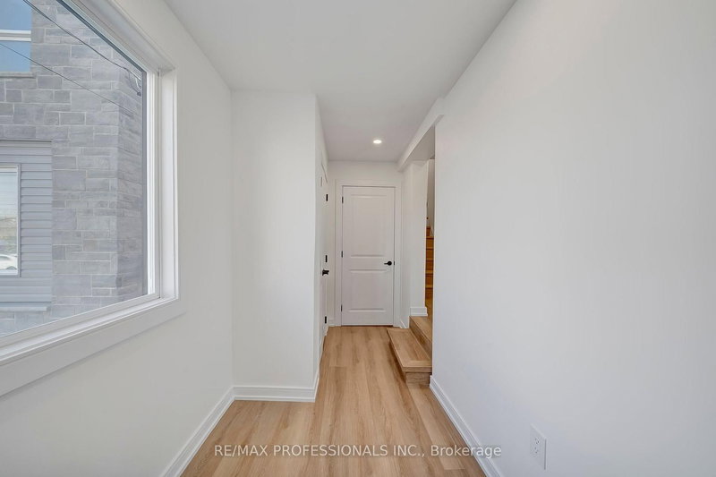 Apartment A - 27 Oakdale Ave, St. Catharines, L2P 2B8 | Image 2