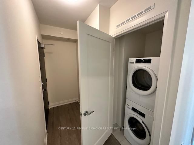 Condo for sale at 703-212 King William Street, Hamilton, Ontario, L8R 3P2 - Beasley - MLS: X12980314