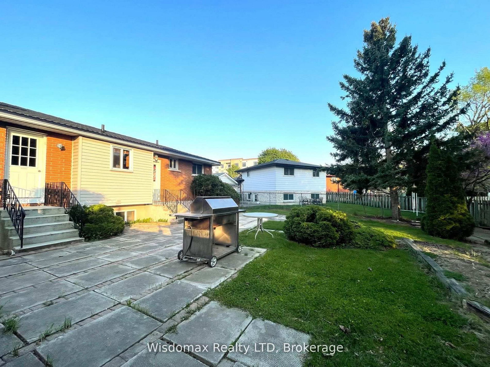 Detached House for sale at 7 GREENMEADOW Court, St. Catharines, Ontario, L2P 1X7 - Fairview - MLS: X12980388