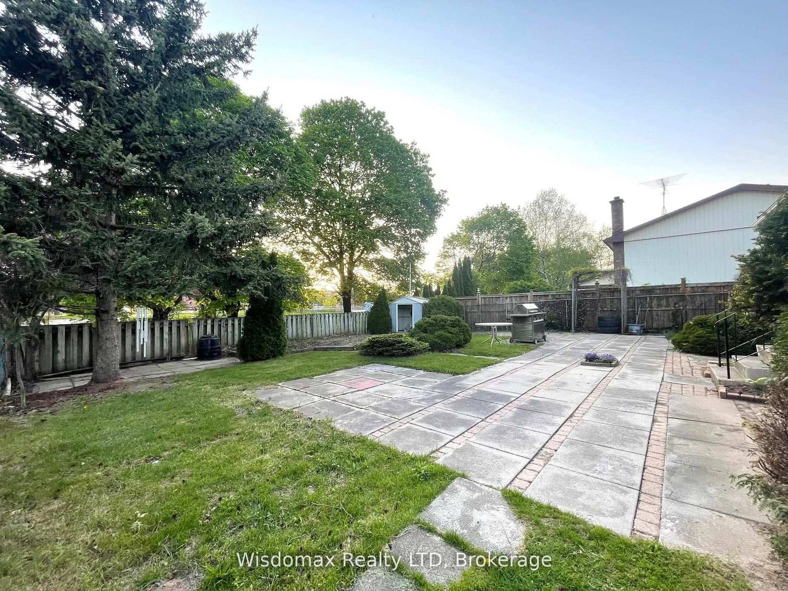 Detached House for sale at 7 GREENMEADOW Court, St. Catharines, Ontario, L2P 1X7 - Fairview - MLS: X12980388