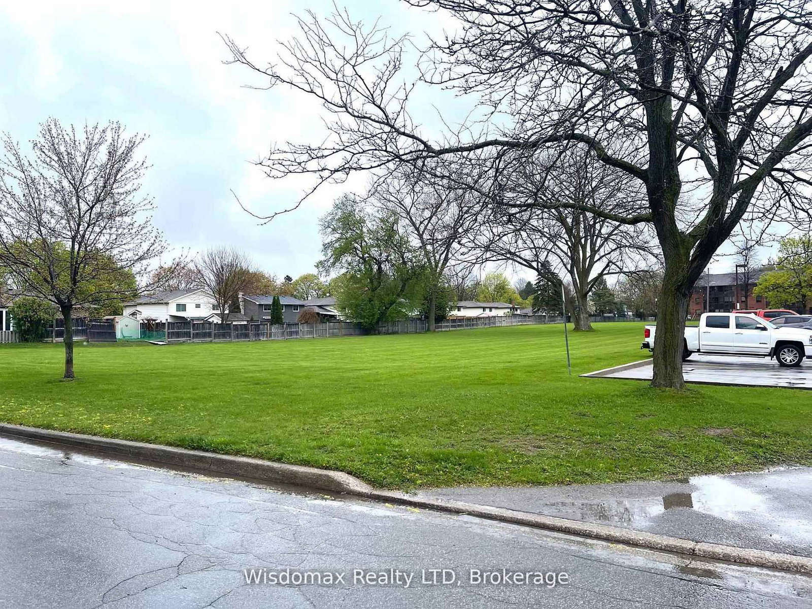 Detached House for sale at 7 GREENMEADOW Court, St. Catharines, Ontario, L2P 1X7 - Fairview - MLS: X12980388