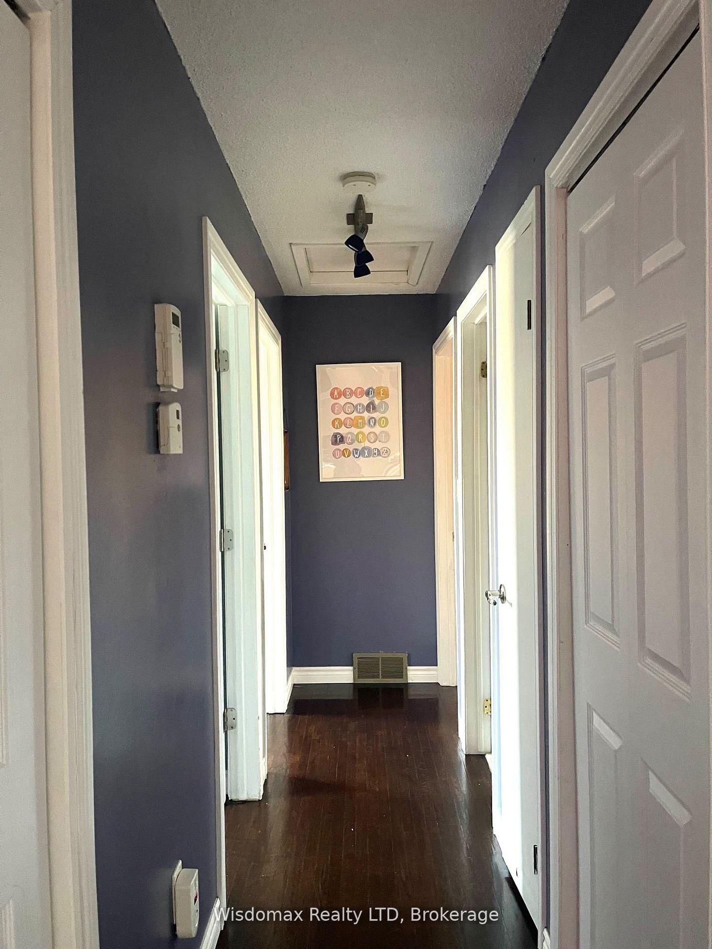 Detached House for sale at 7 GREENMEADOW Court, St. Catharines, Ontario, L2P 1X7 - Fairview - MLS: X12980388